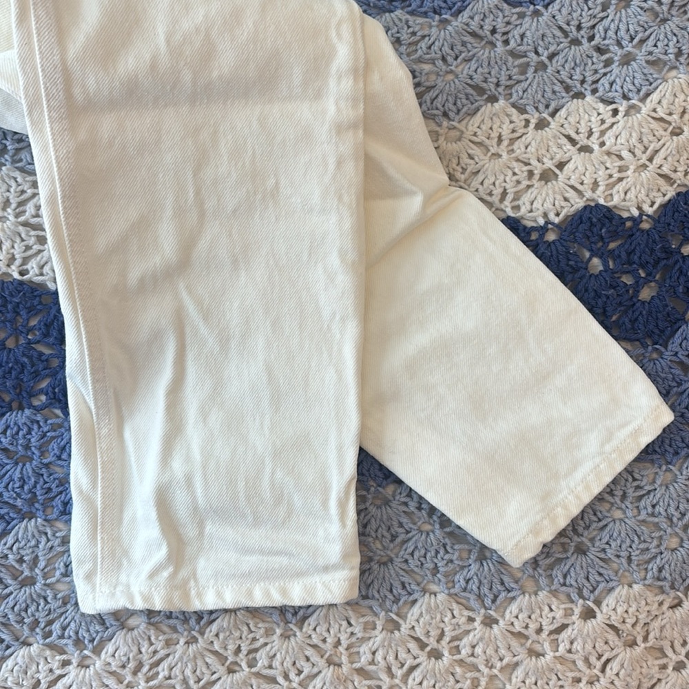 White reformation jeans. Mid rise. Straight leg. Size 26. - Picture 5 of 6
